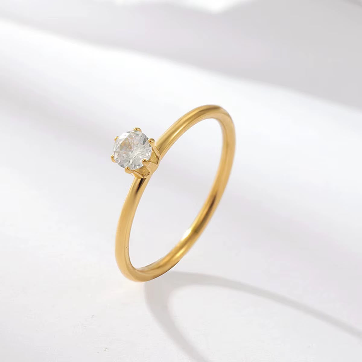 Solitaire Lumière Ring