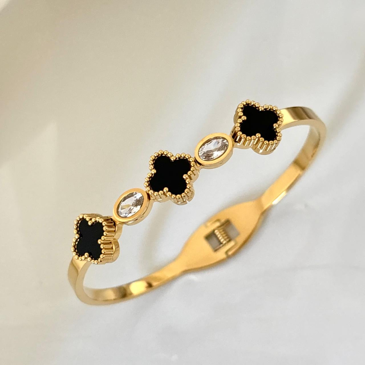 Midnight Diamanteś Clovia Bracelet -18K