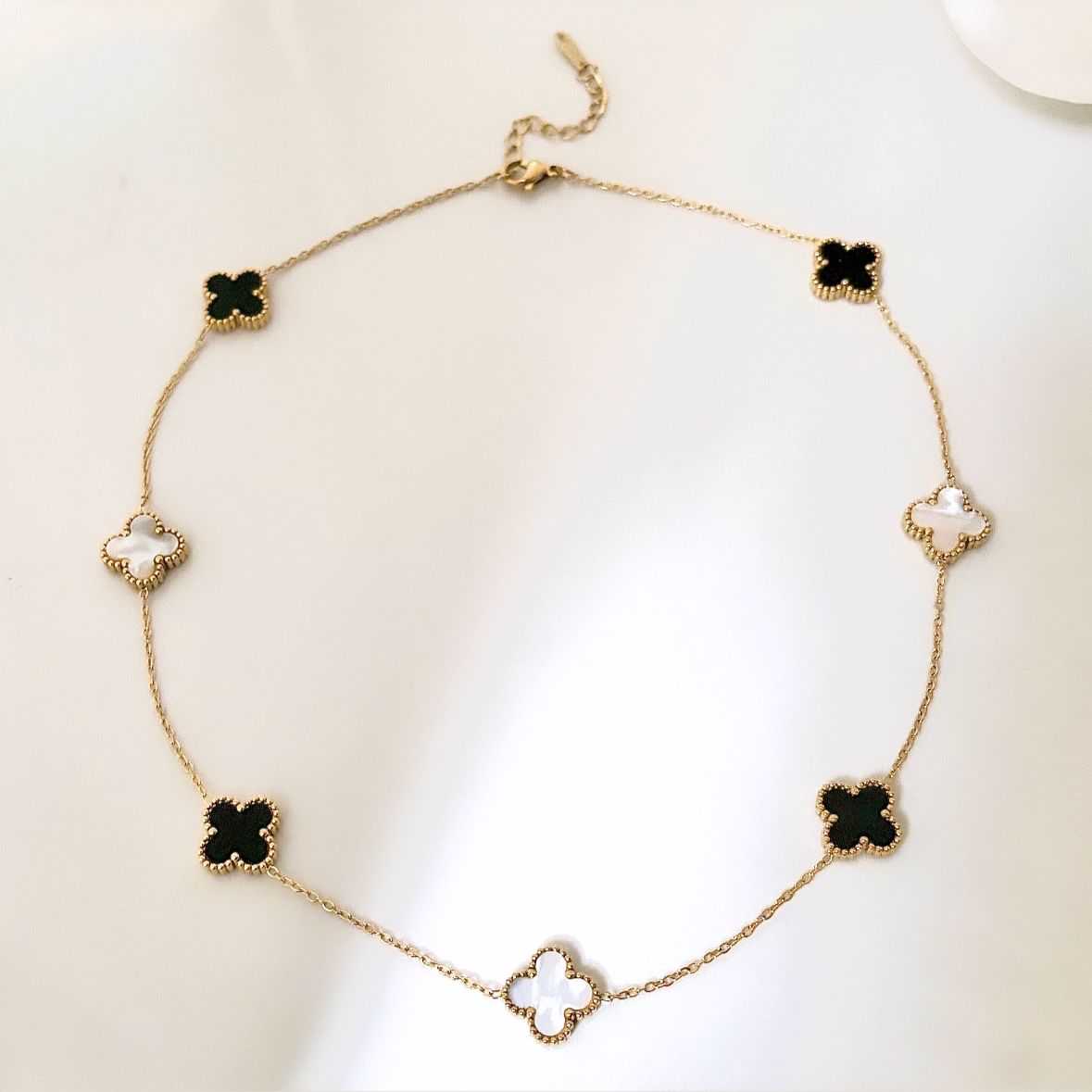 Luxe Black X White 7 Motifs Clover Necklace