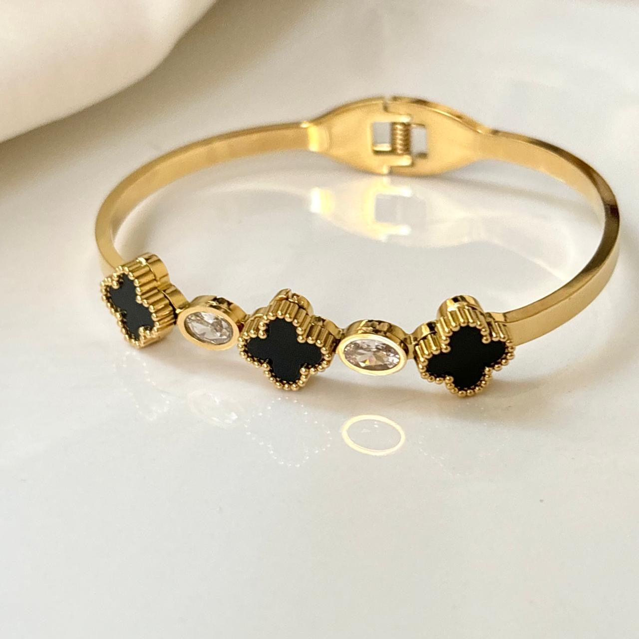 Midnight Diamanteś Clovia Bracelet -18K