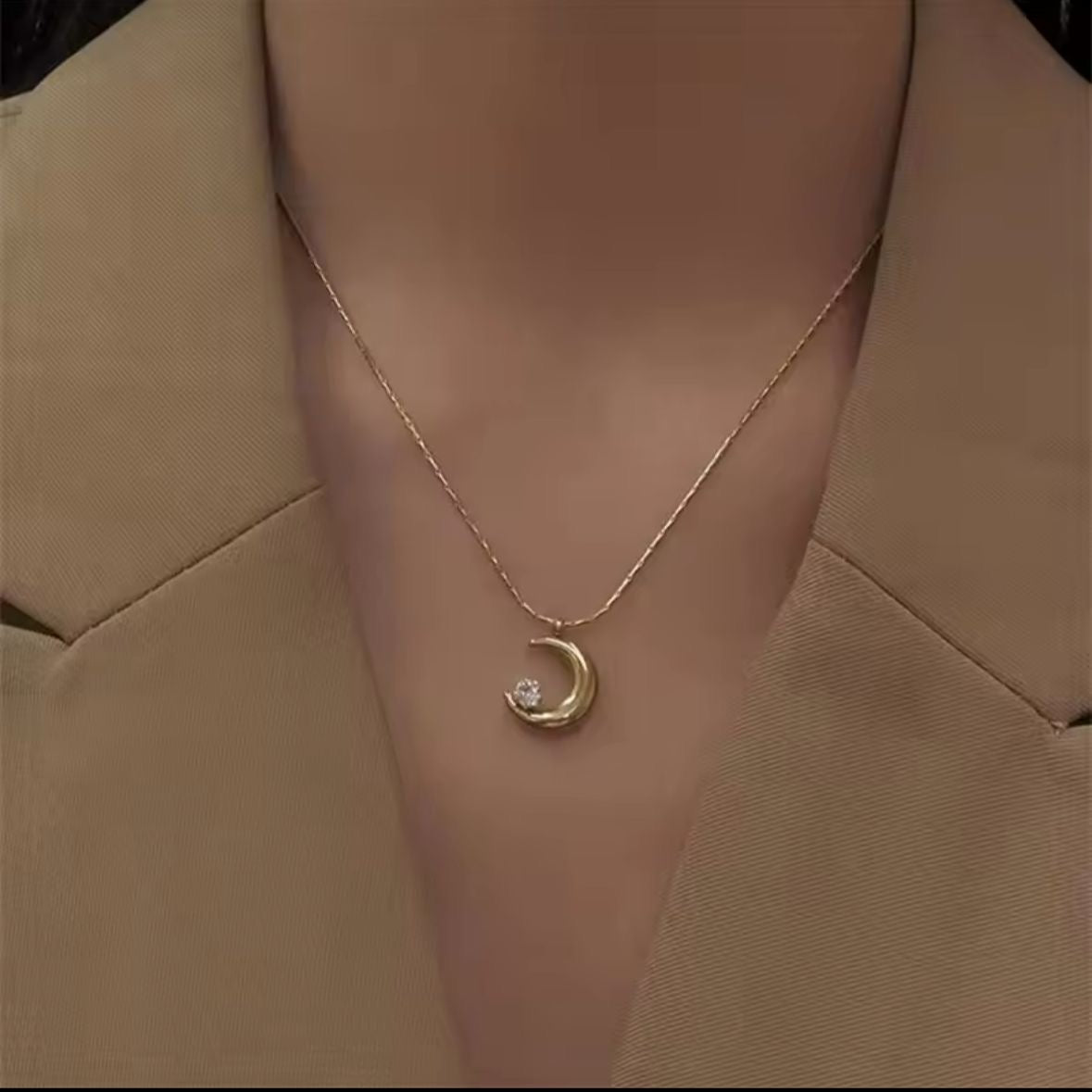 Moon Diamond Necklace -18K