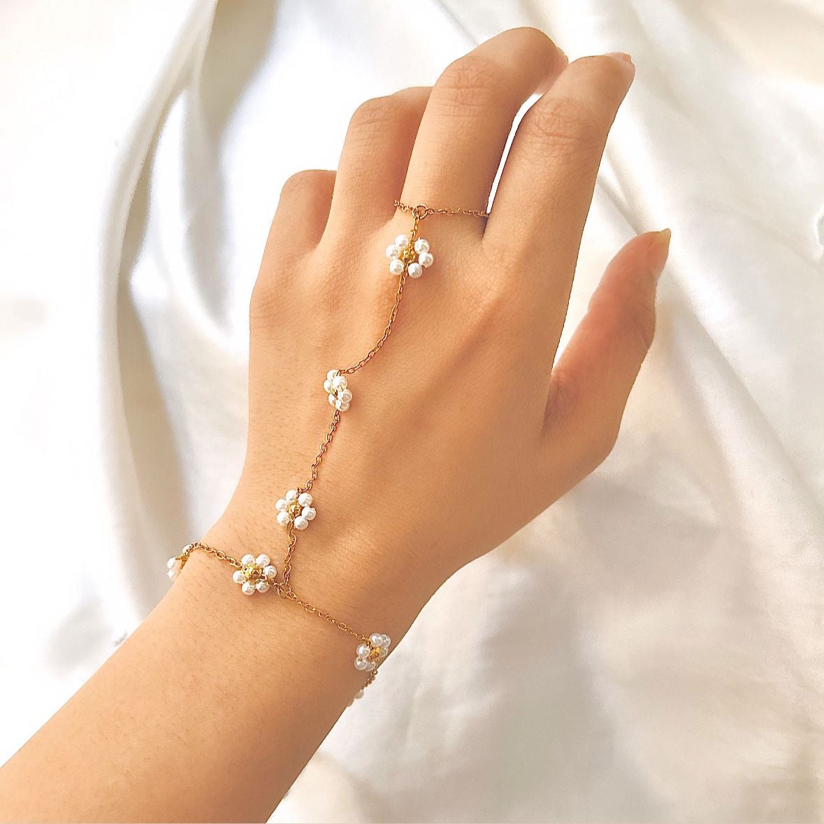 Disty Flora Hand Chain