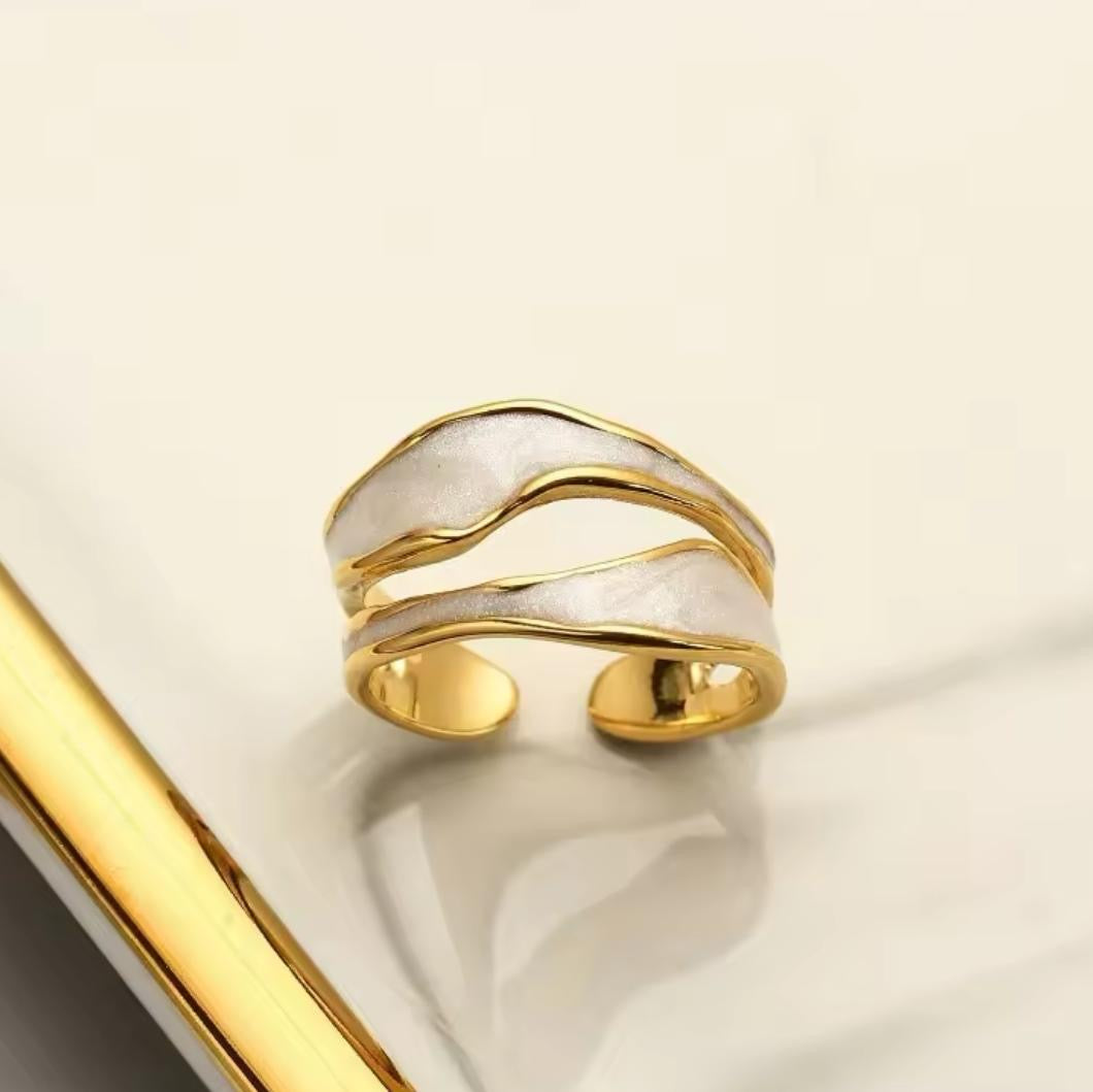 Shell Shine Ring -18K