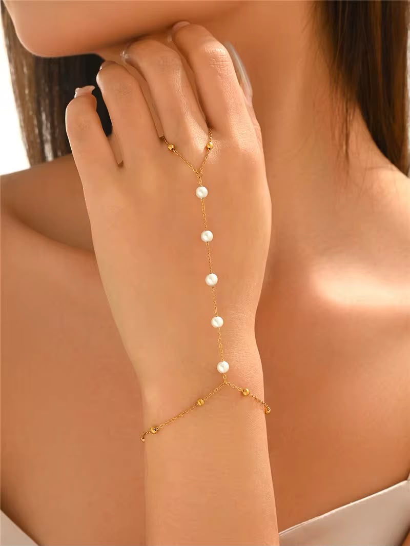 Perola Hand Chain