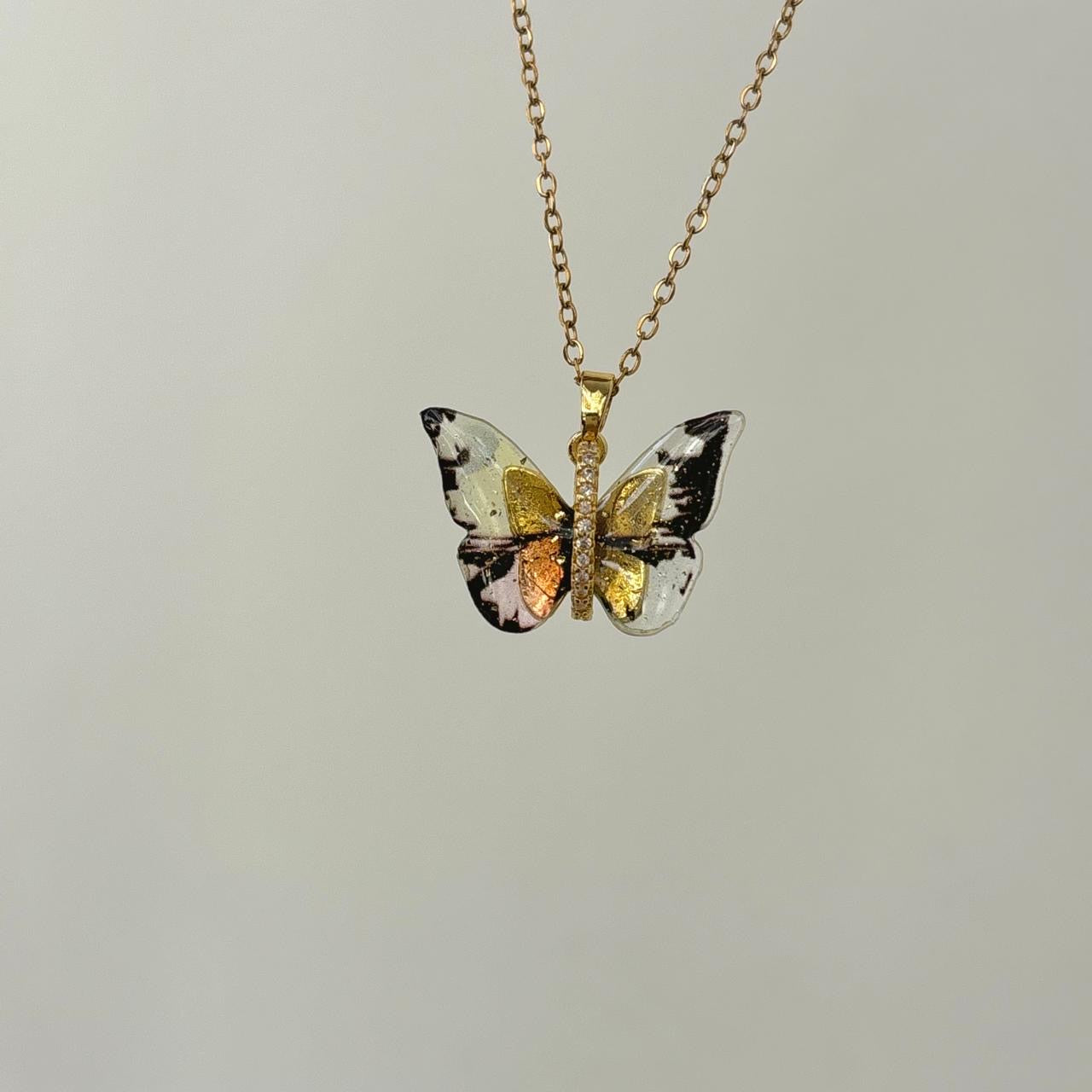 Luna Crystal Mariposa Necklace -18K