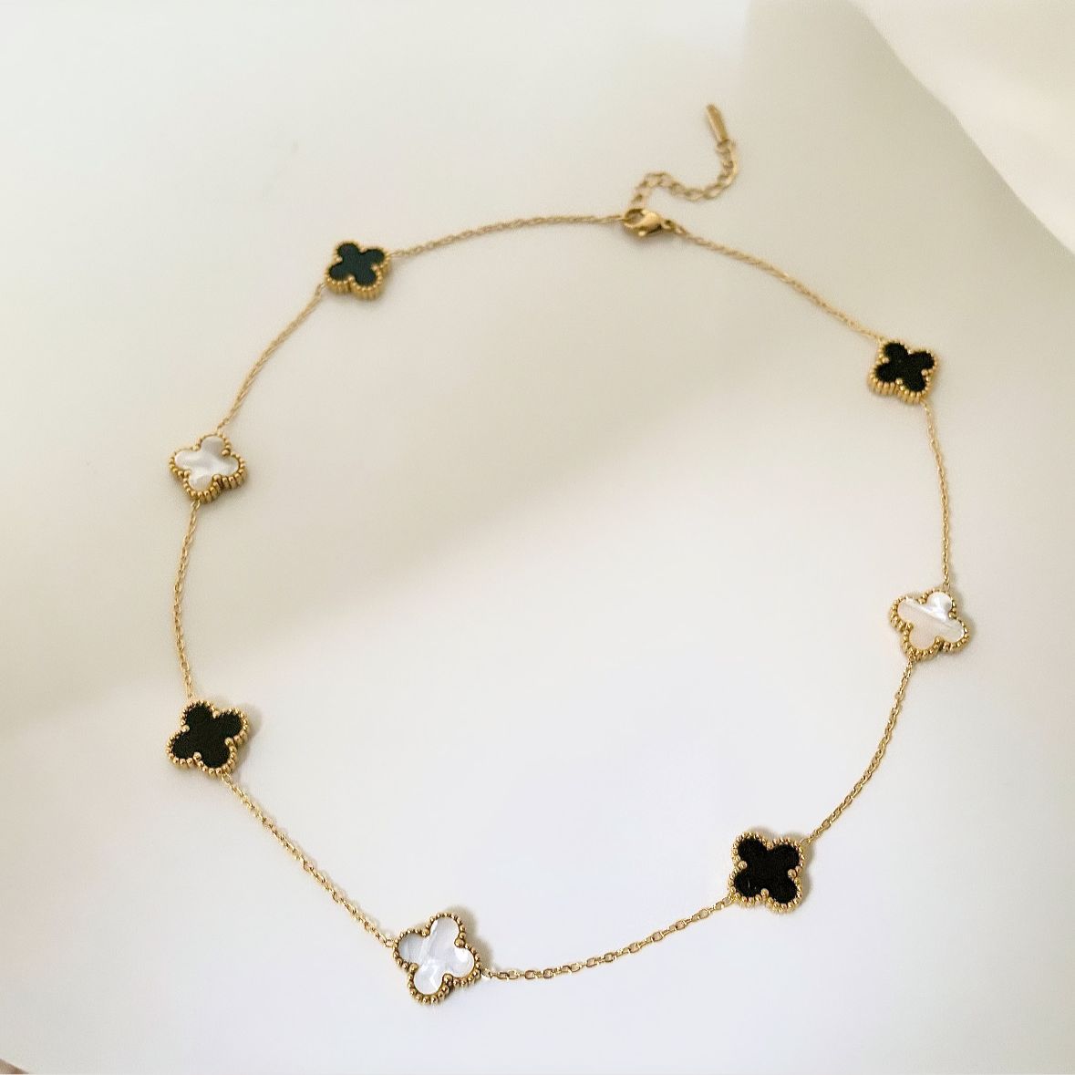 Luxe Black X White 7 Motifs Clover Necklace