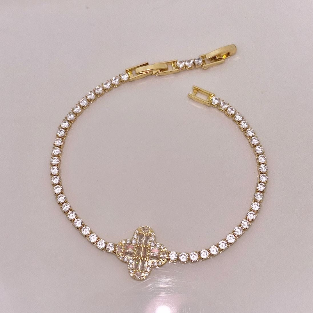 Queen Clovia Bracelet -18K