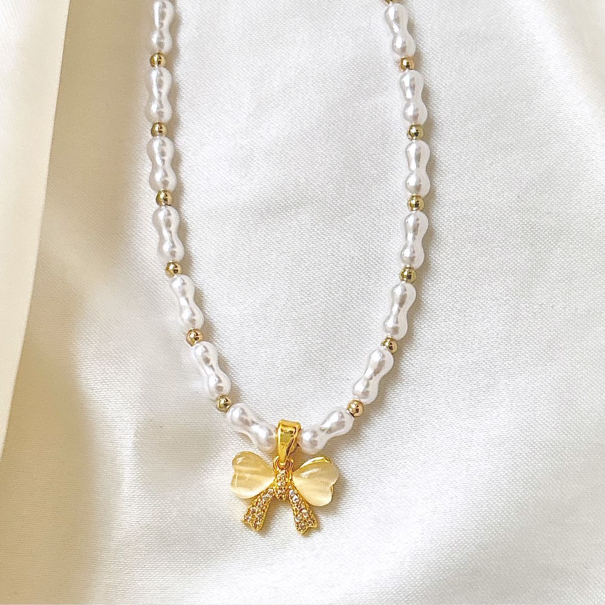 Opal Bow Pearly Necklace