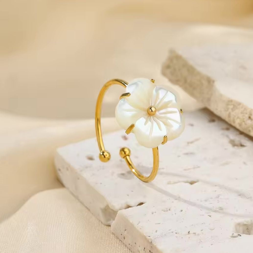 Natural Shell Flora Ring -18K