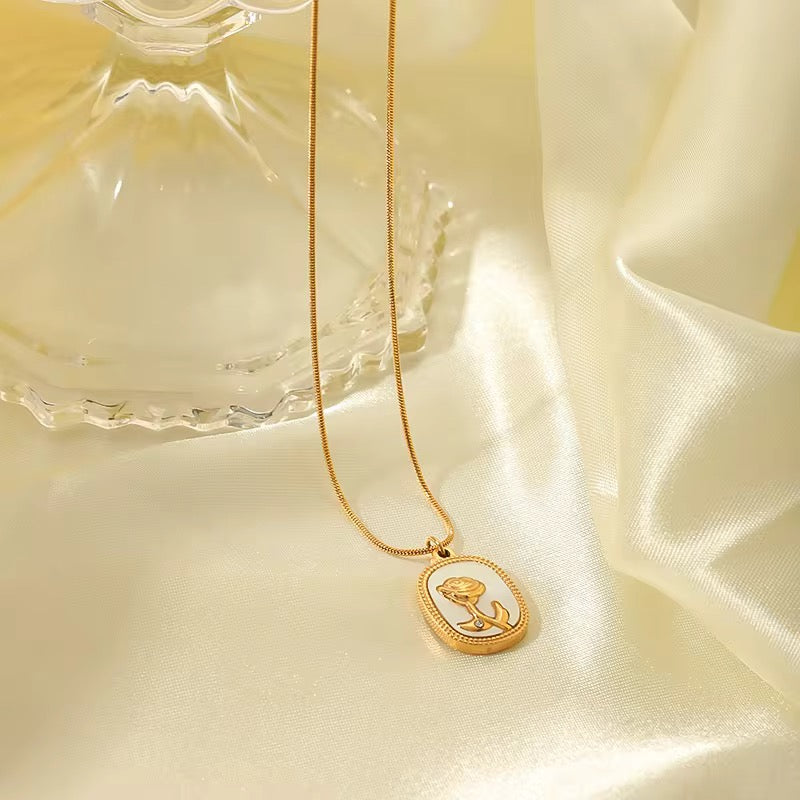 Petite Shell Flora Necklace