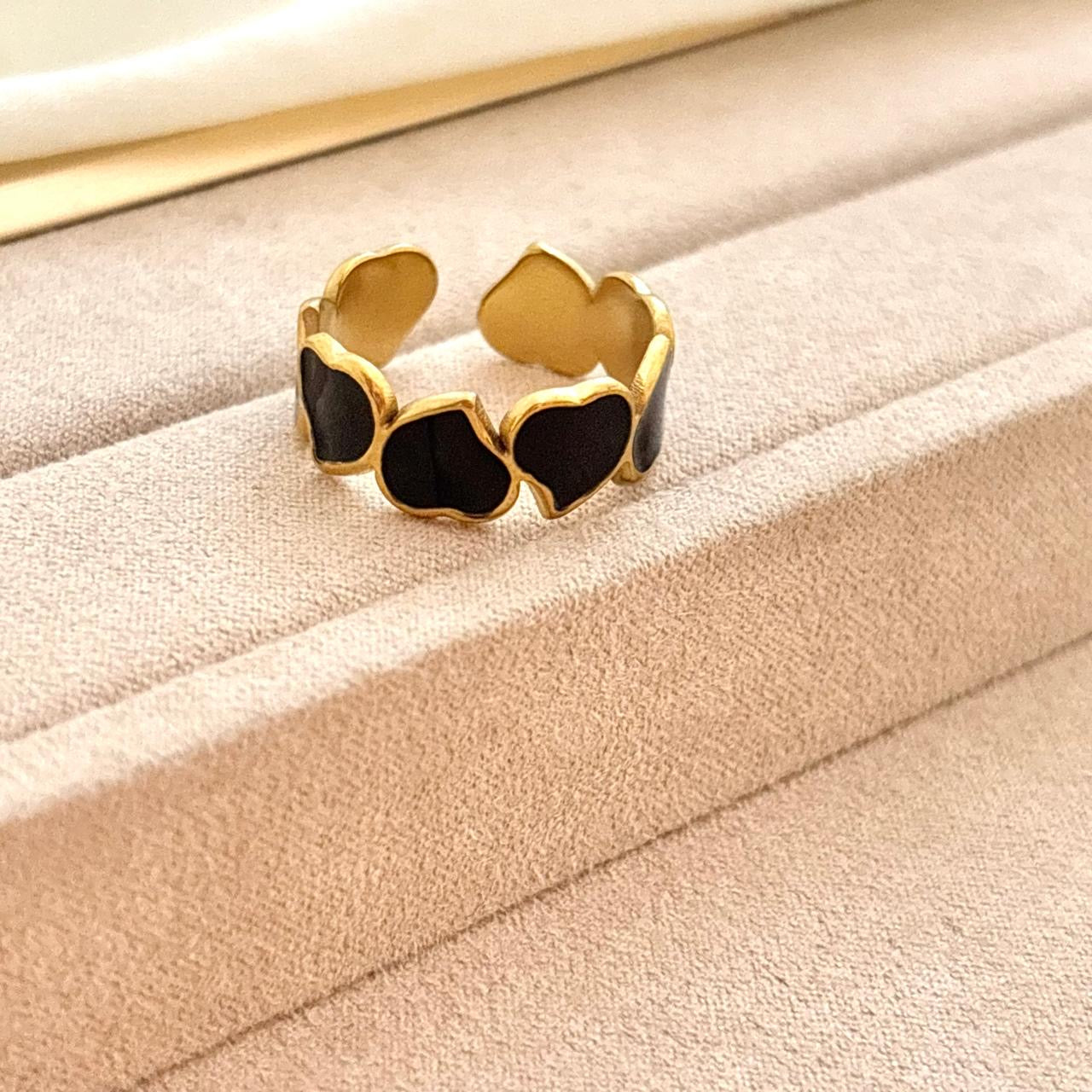 Hearty Loops Open Ring -Black