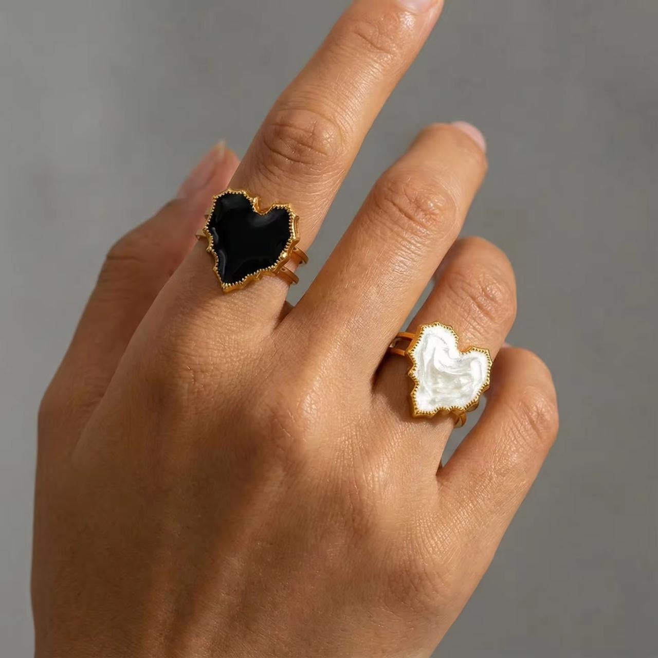 Julie Heart Ring- Black