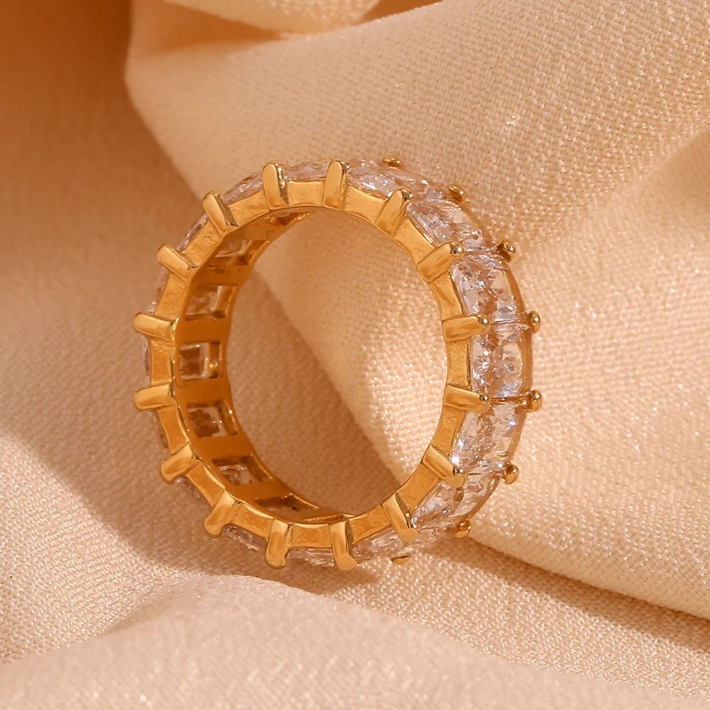 Princess Cut Eternity Band -18K