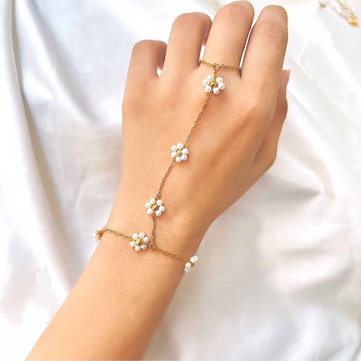 Disty Flora Hand Chain