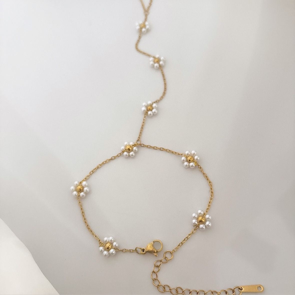 Disty Flora Hand Chain
