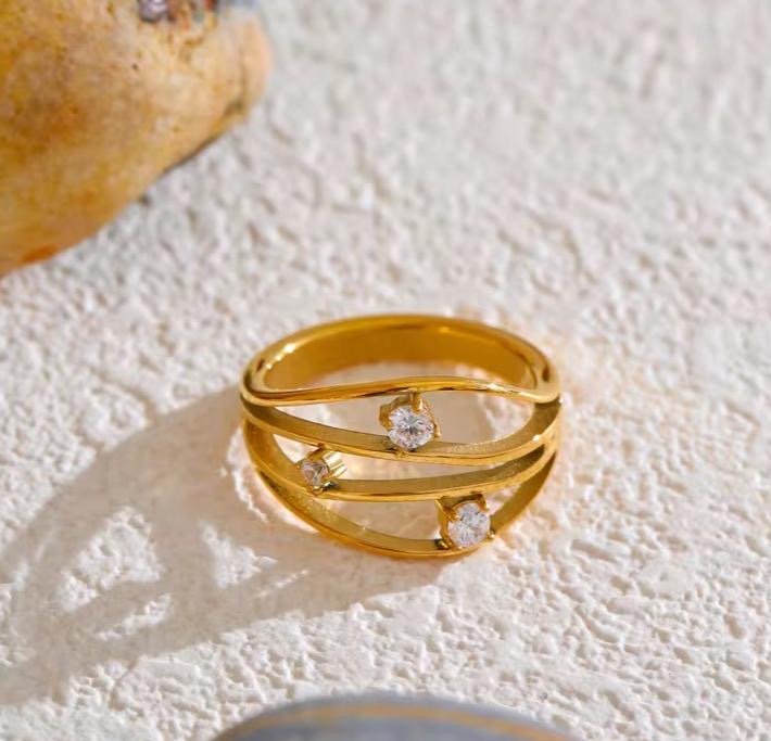 Luster Waves Ring