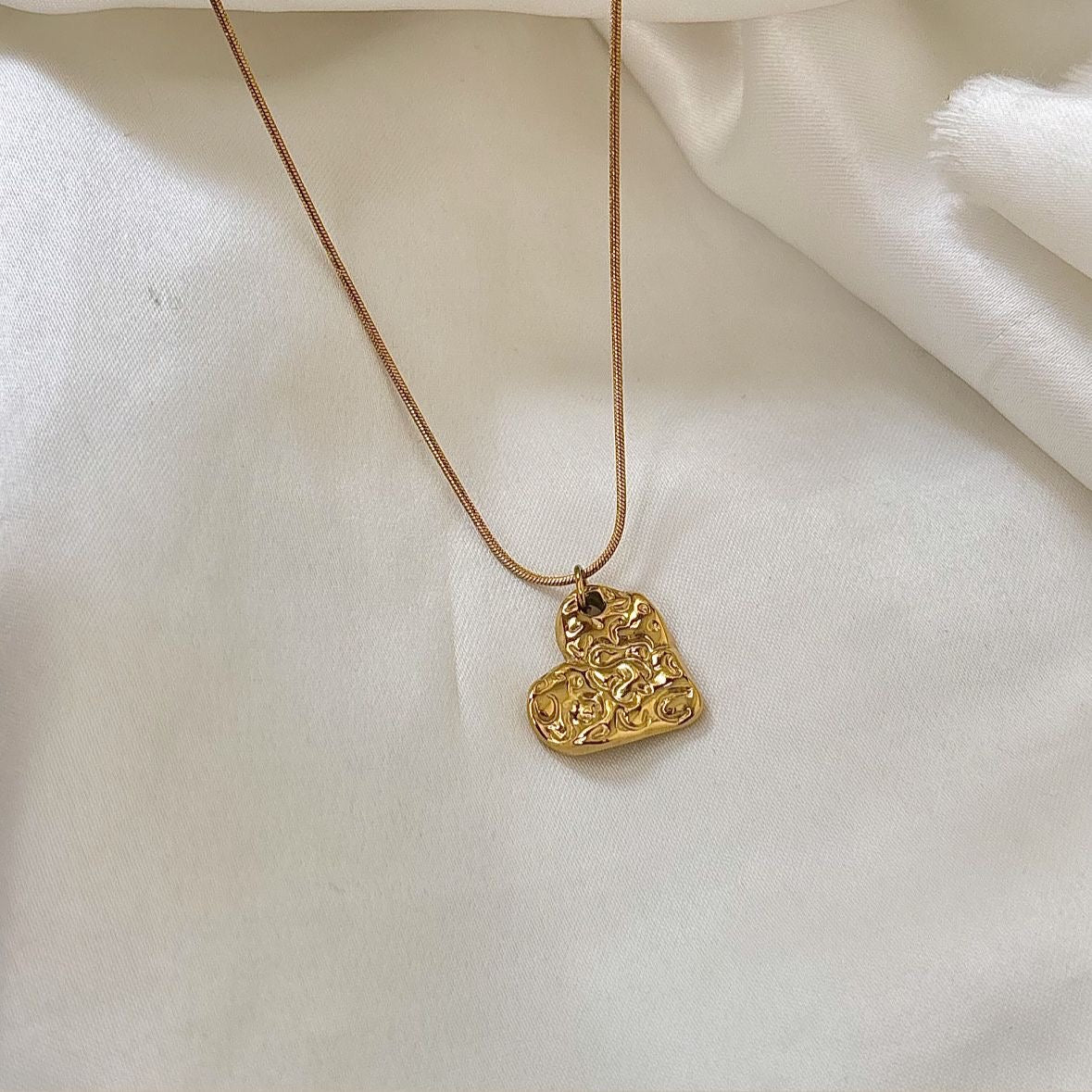 Hammered Heart Necklace -18K