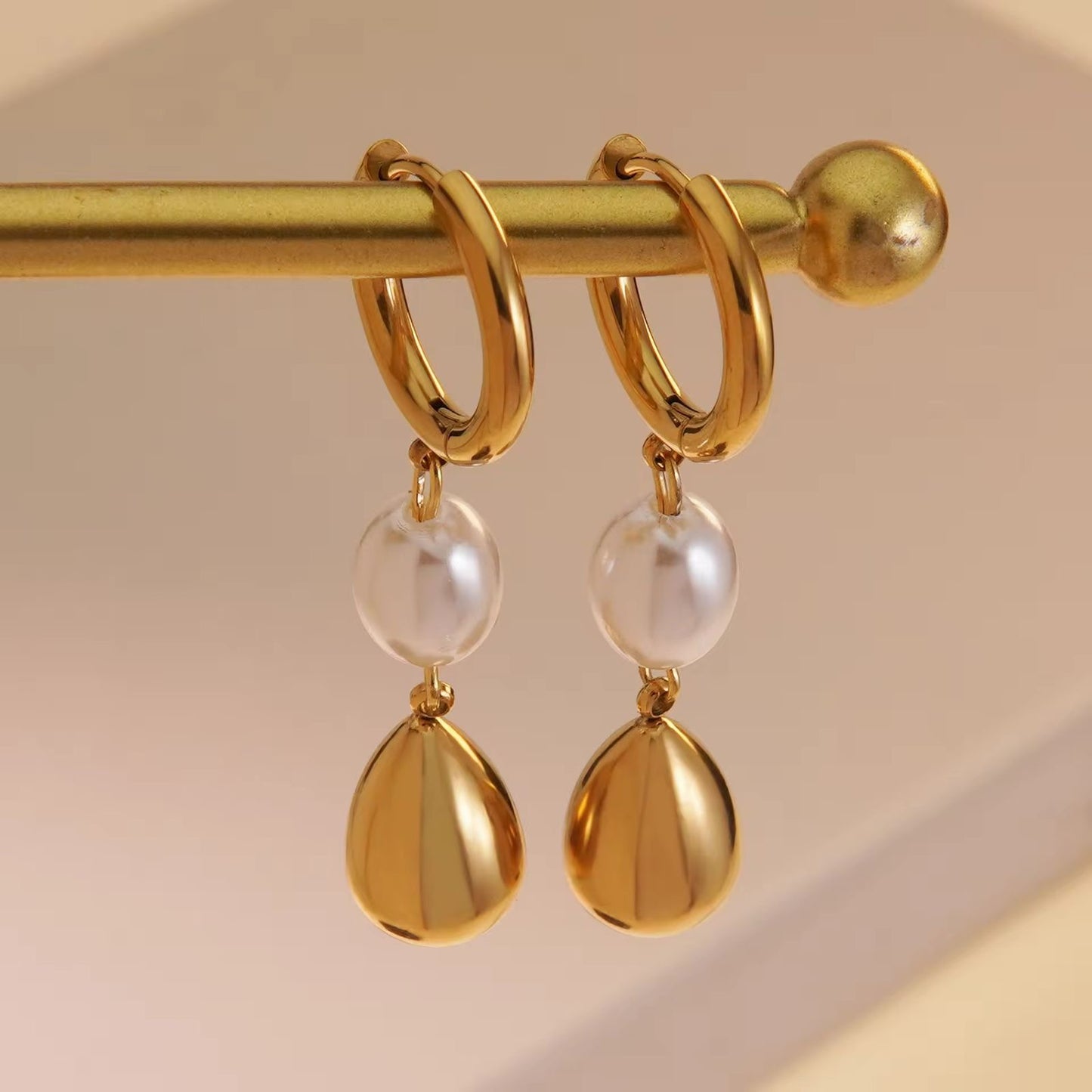 Perola Gold Drop Earrings