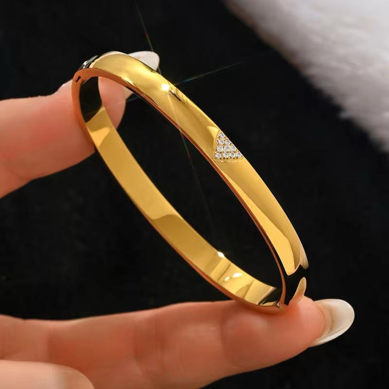 ELÉSTINE Bangle Bracelet