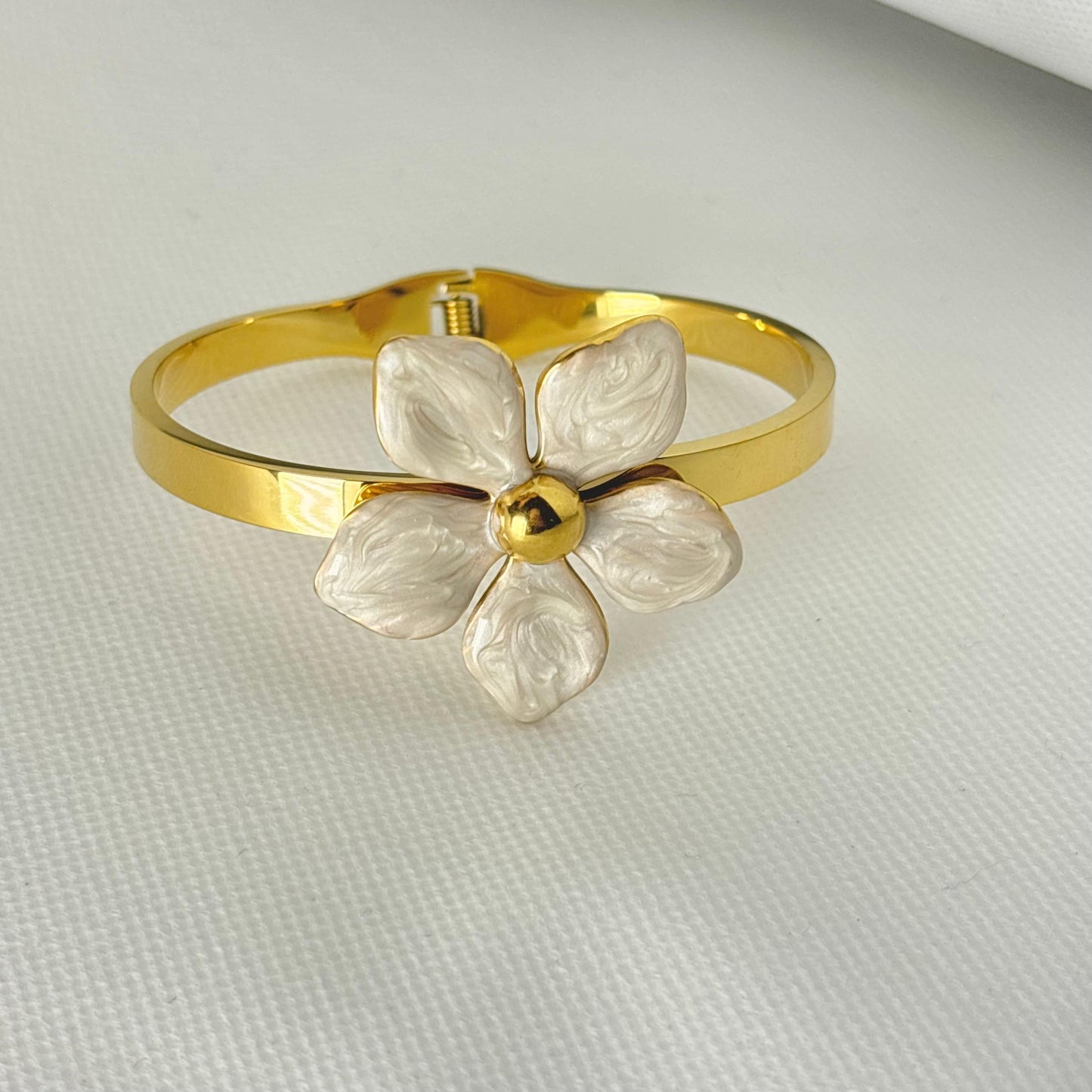 Lily Charm Cuff -Perle White