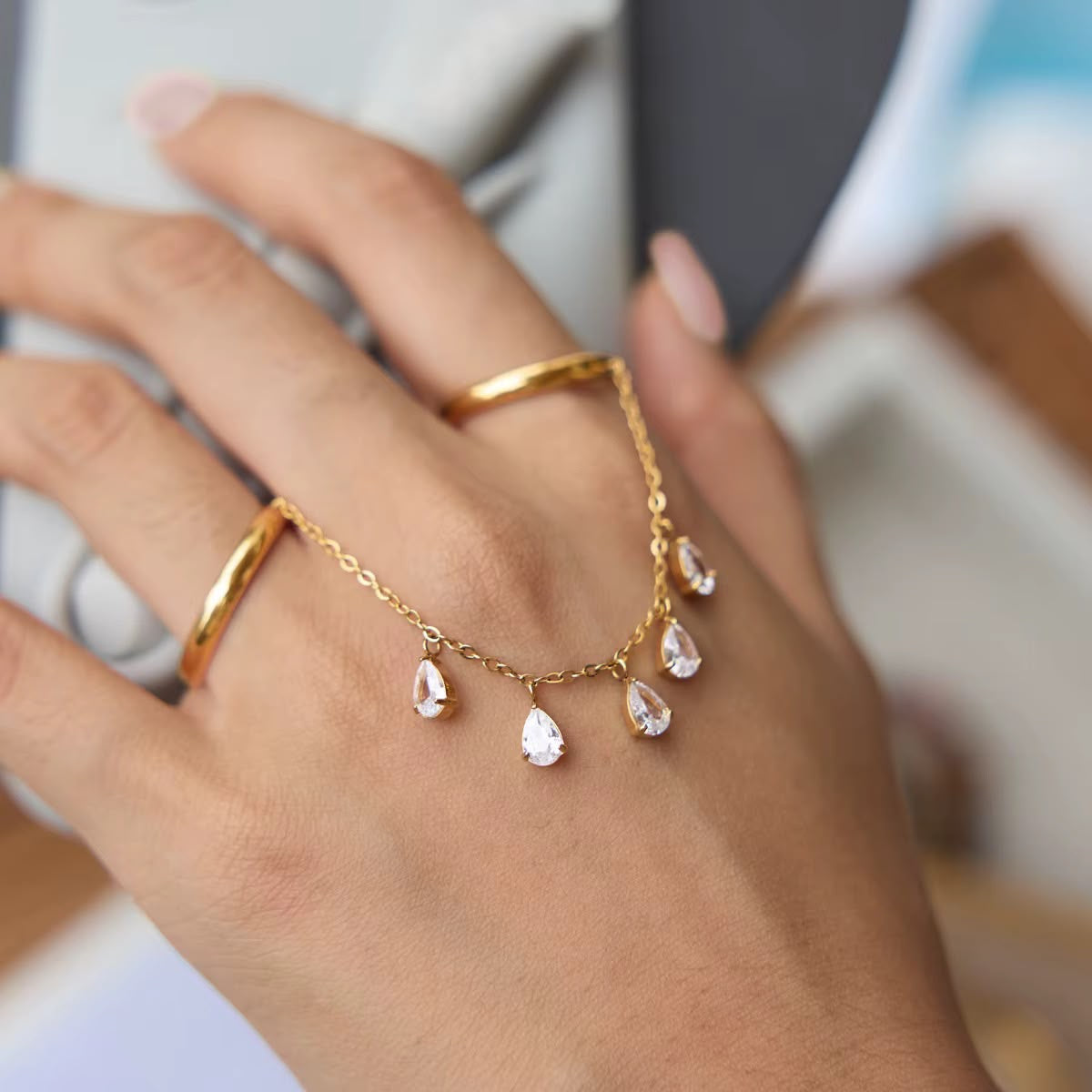 Evara Dewdrop Chain Stack Ring
