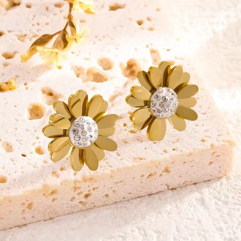 Glitzy Daisy Studs