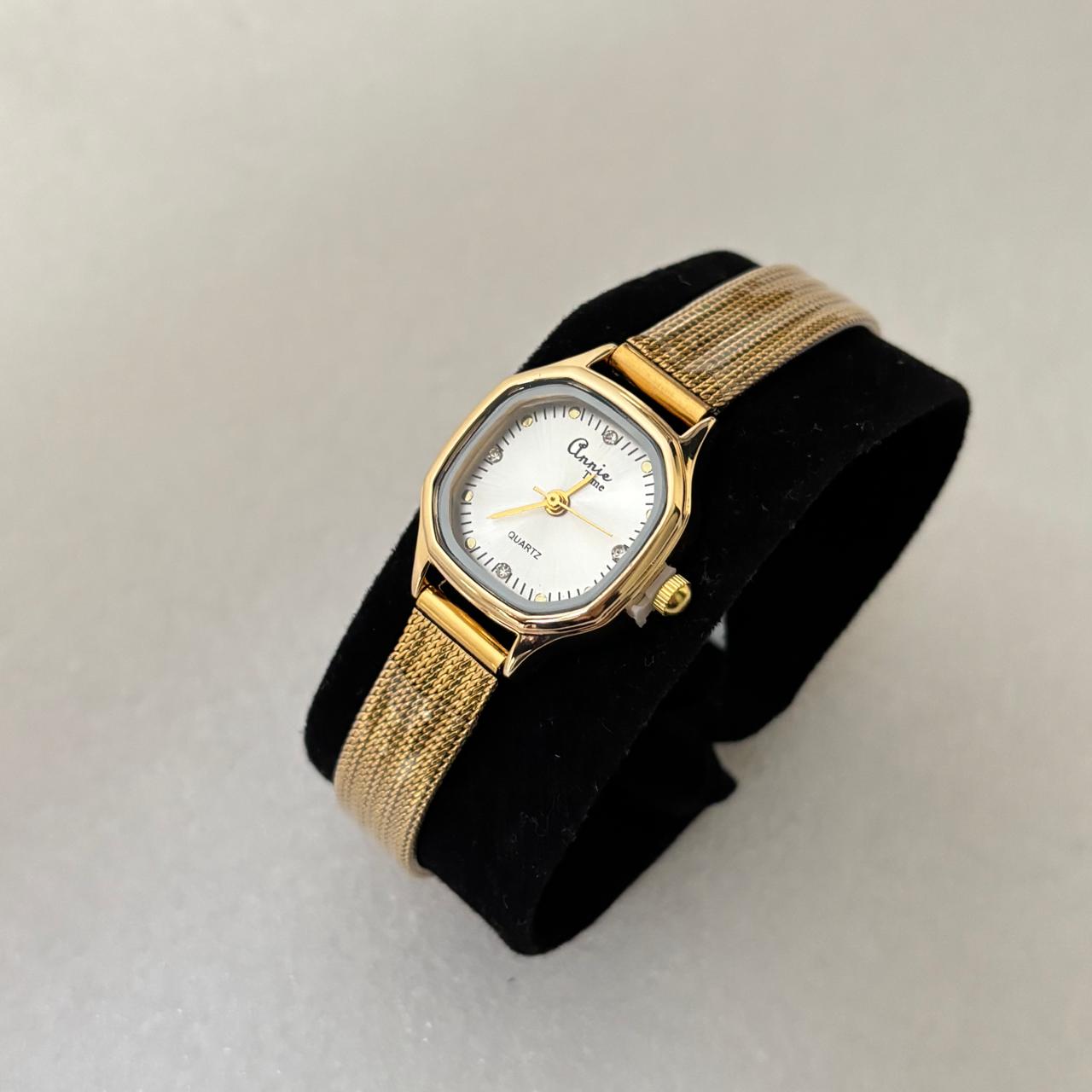 Élise Everyday Staple Pearly White Watch