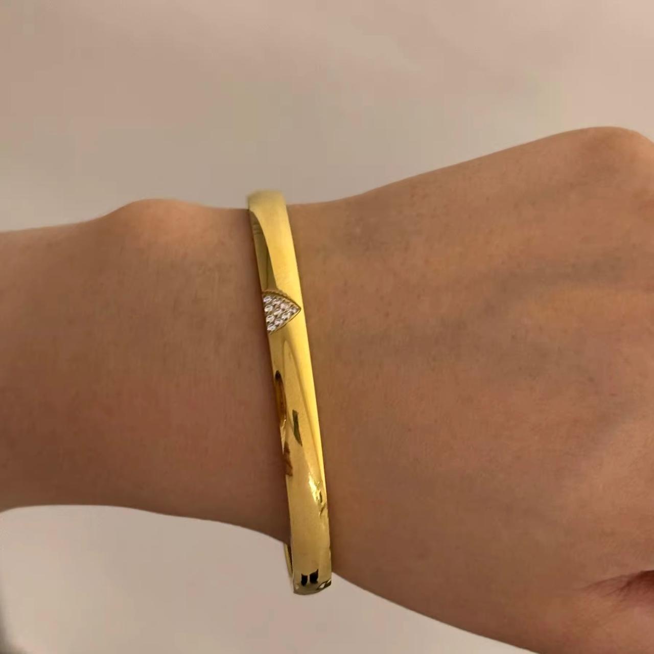 ELÉSTINE Bangle Bracelet