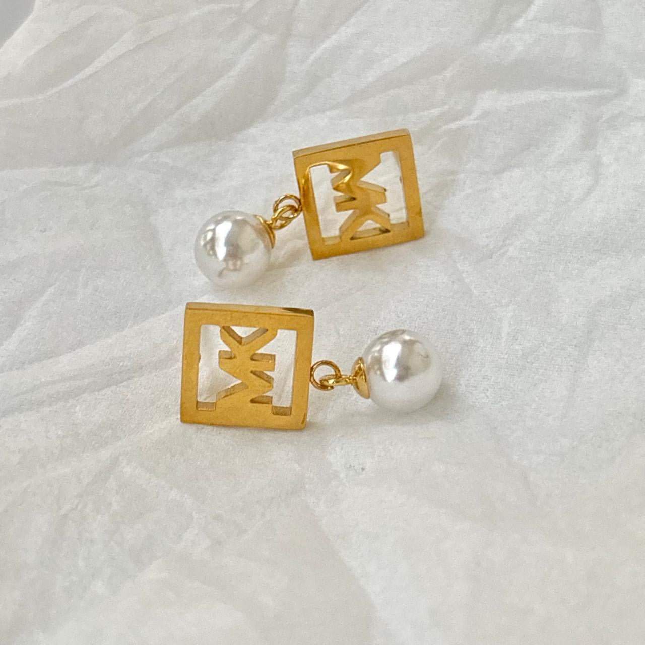 M Perle Drop Studs