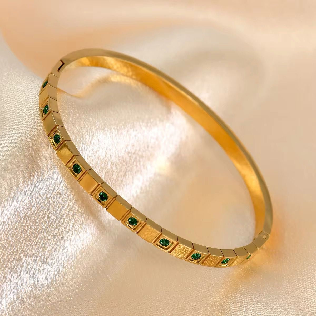 Regina Emerald -18K