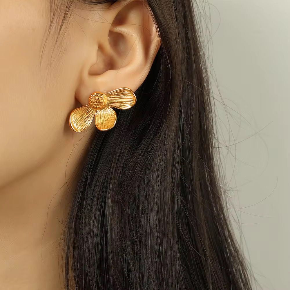 Soha Studs -18K