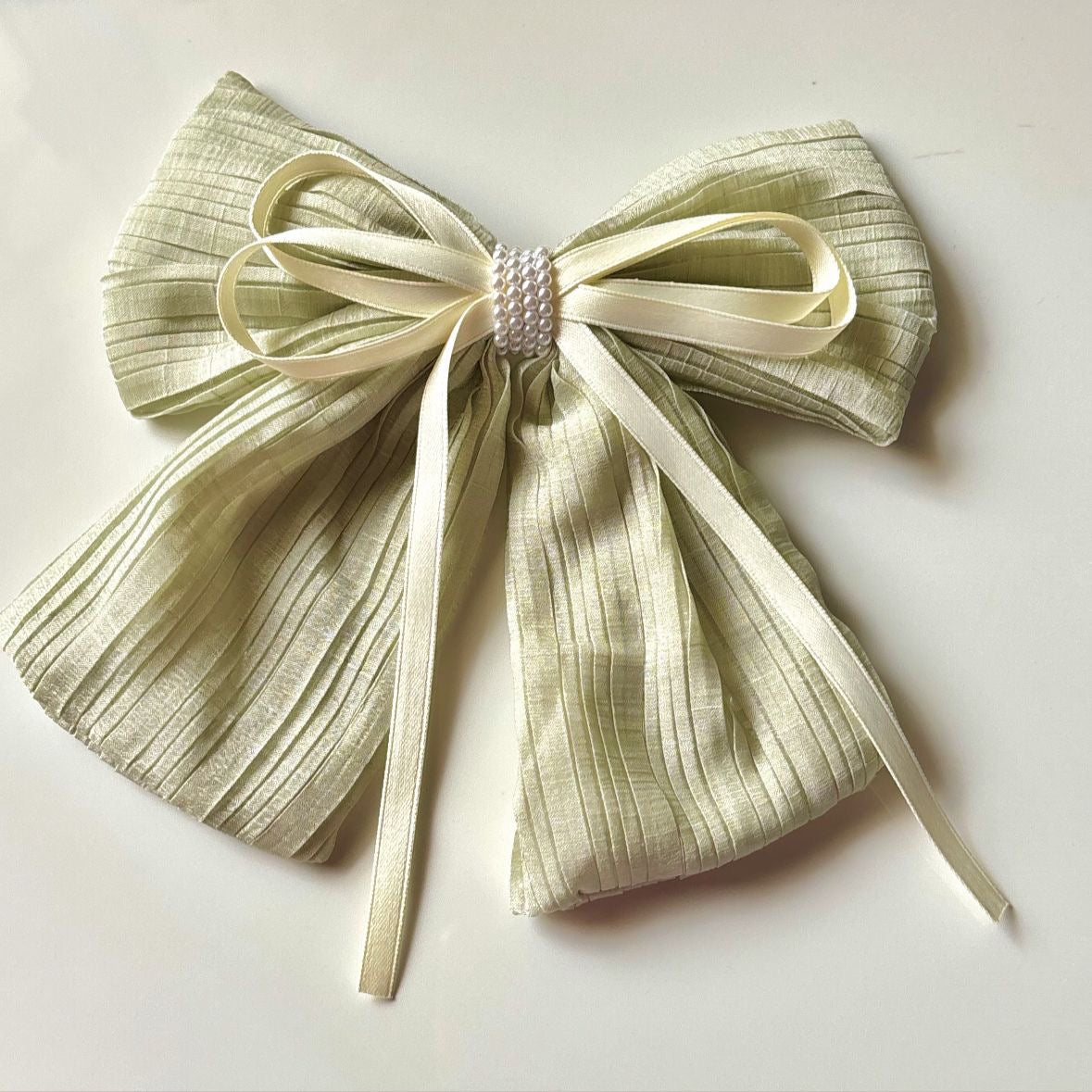 Matcha Pearle Bow Clip