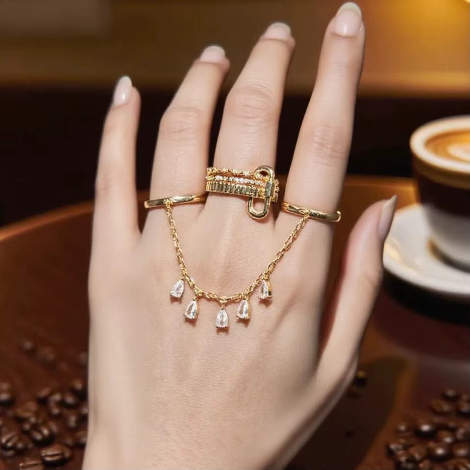 Evara Dewdrop Chain Stack Ring