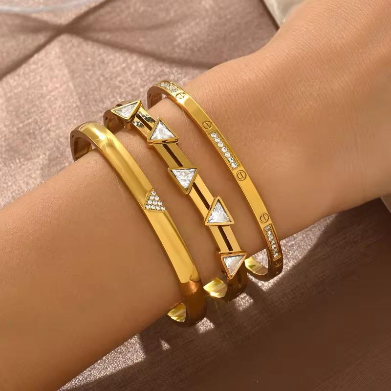 ELÉSTINE Bangle Bracelet