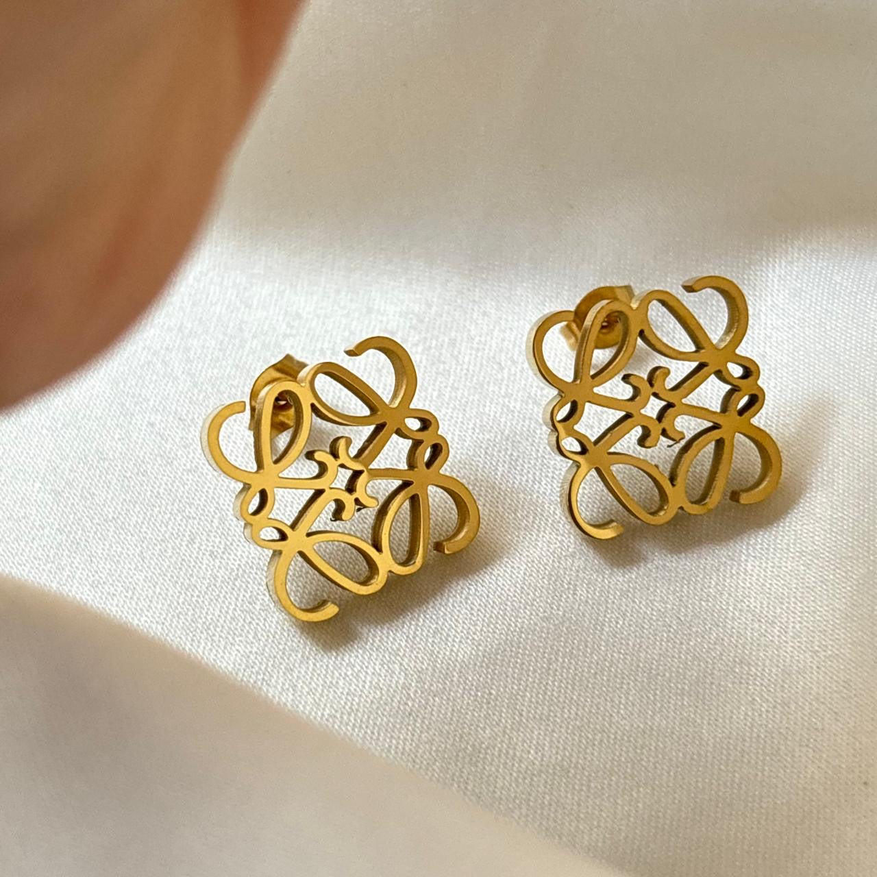 Lo Luxe Gold Studs -18K