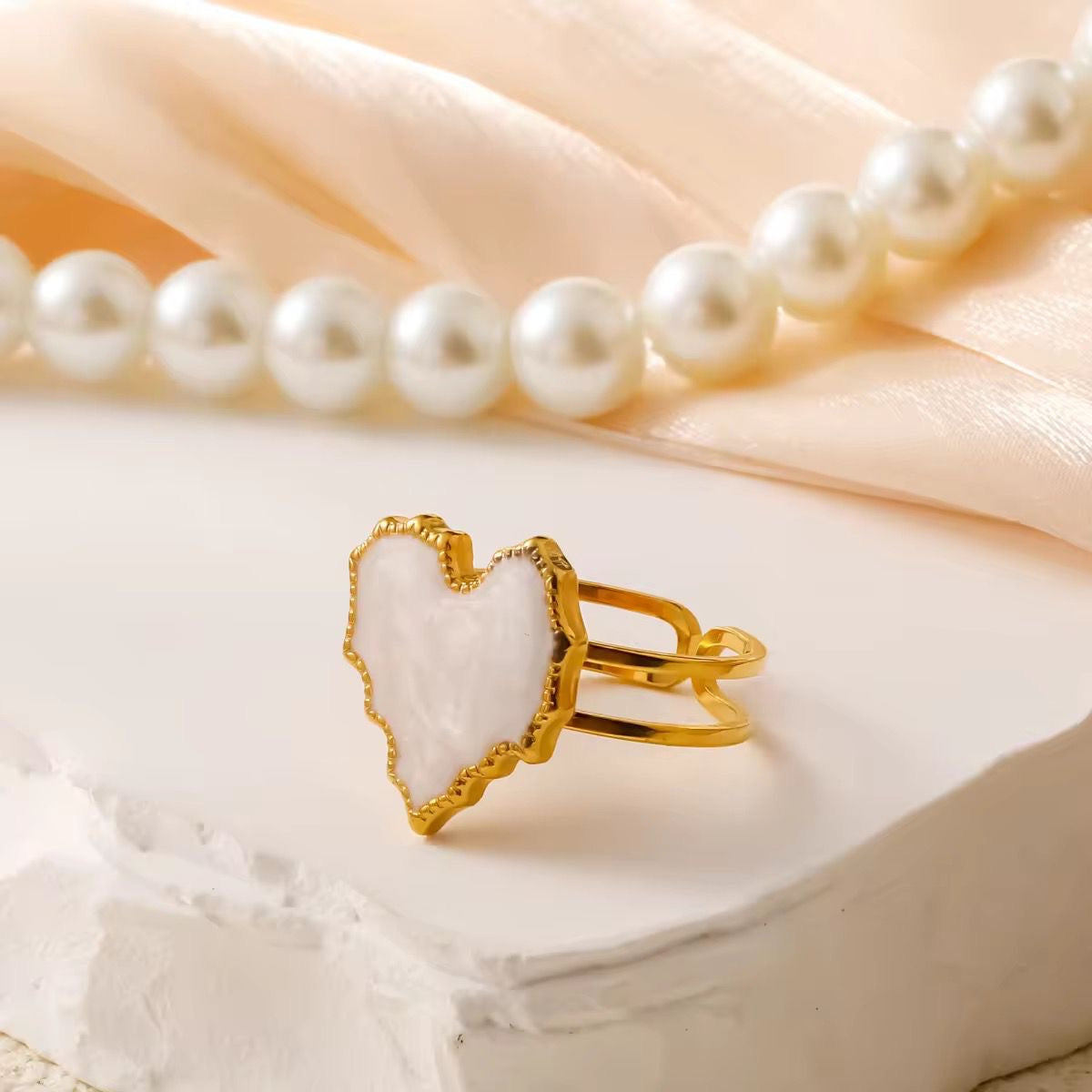 Julie Heart Ring -White