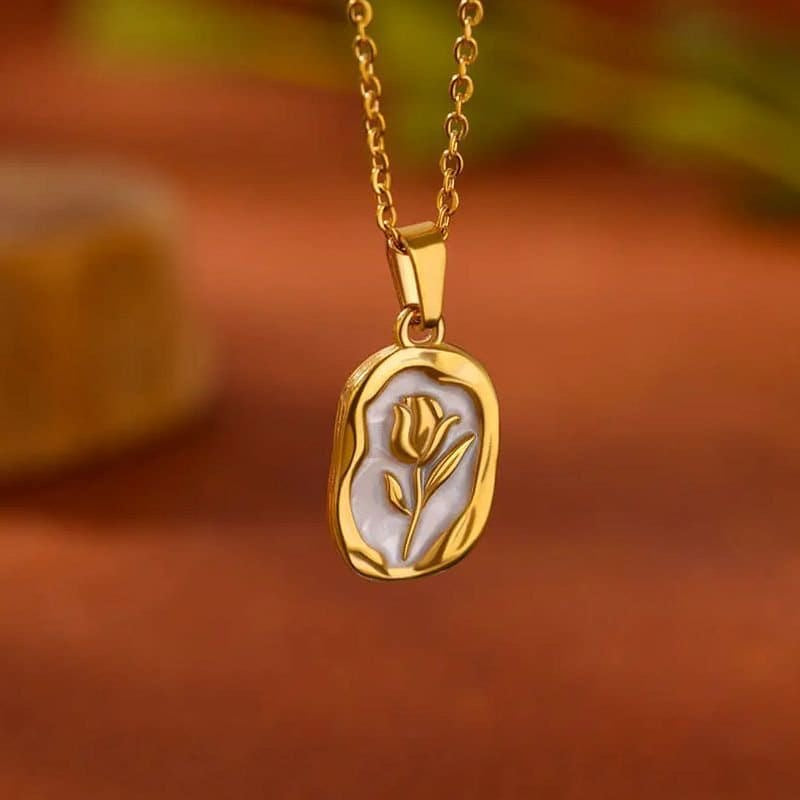 Rosá Shell Engraved Vintage Pendant -18K