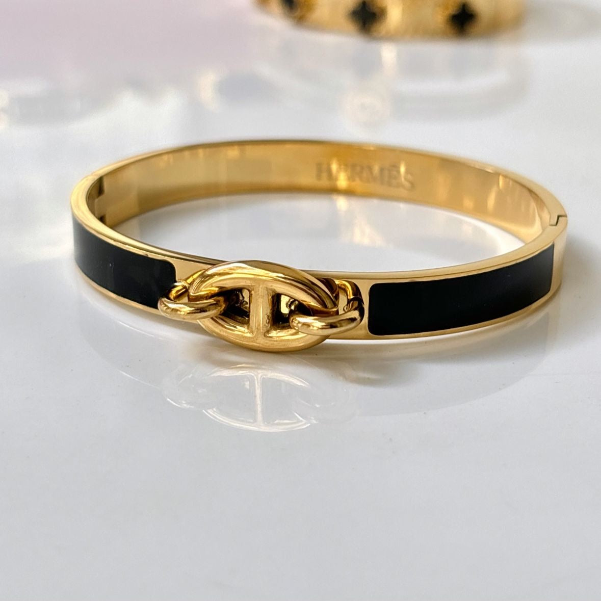 Luxurious Knotted-H Bracelet -22K