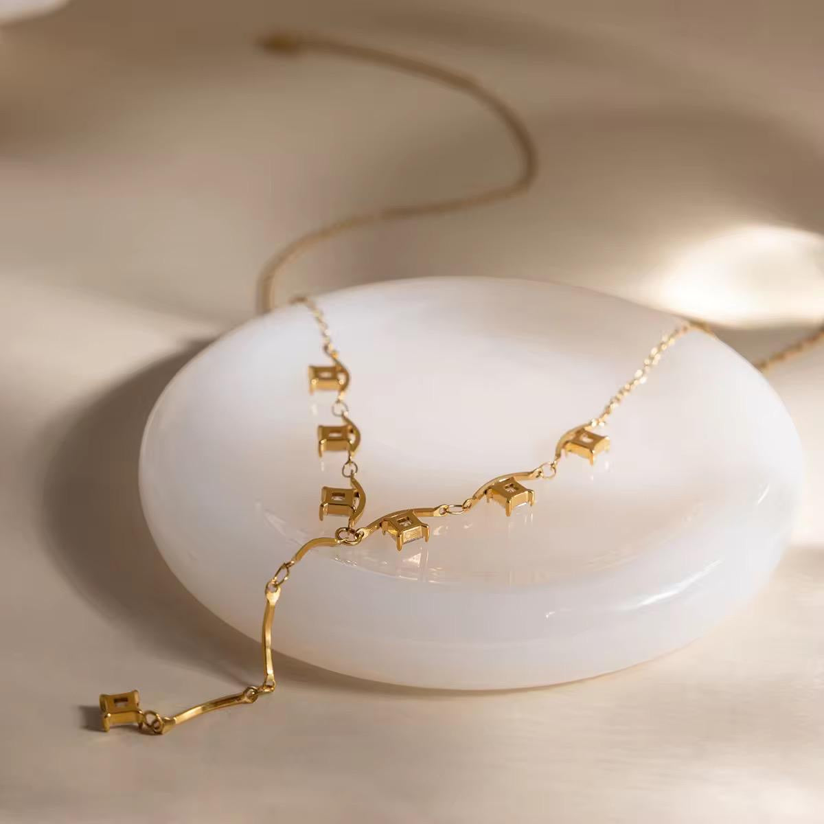 Alara Lariat Necklace