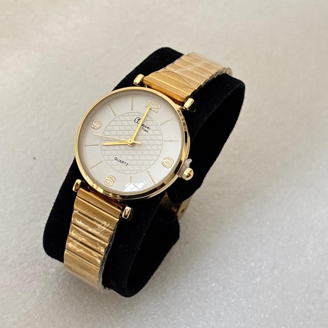 Élise Everyday Staple Pearly White Watch