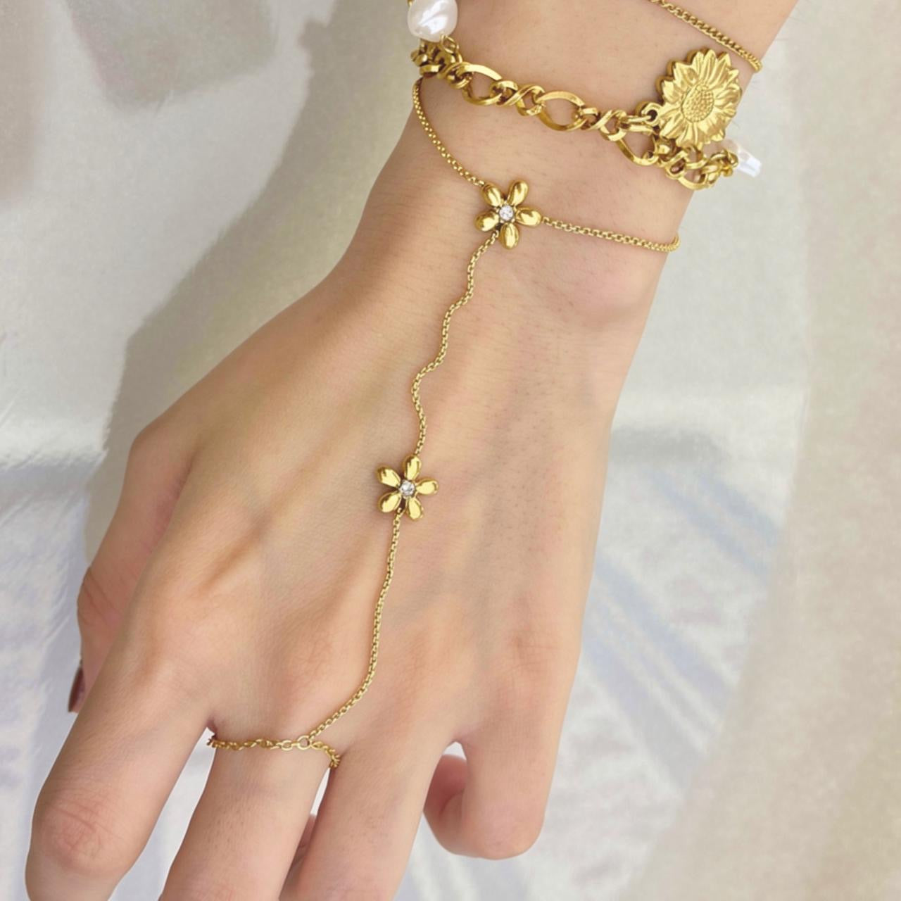 Daisy Bloom Hand Chain