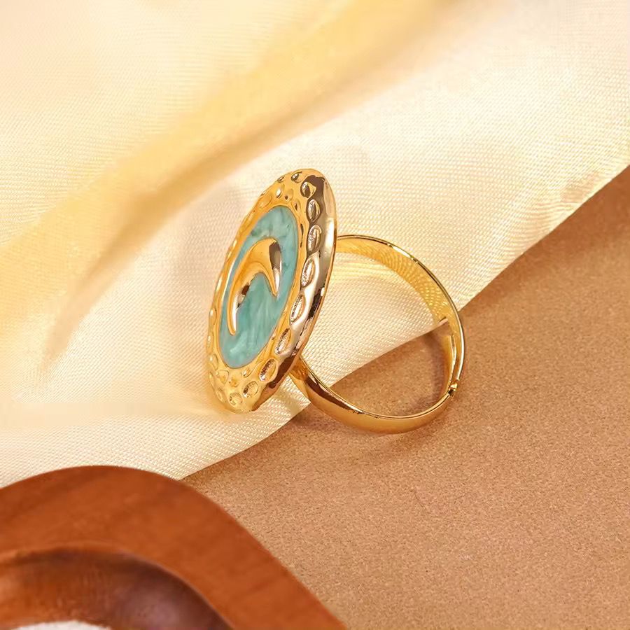 Luna Signet Ring