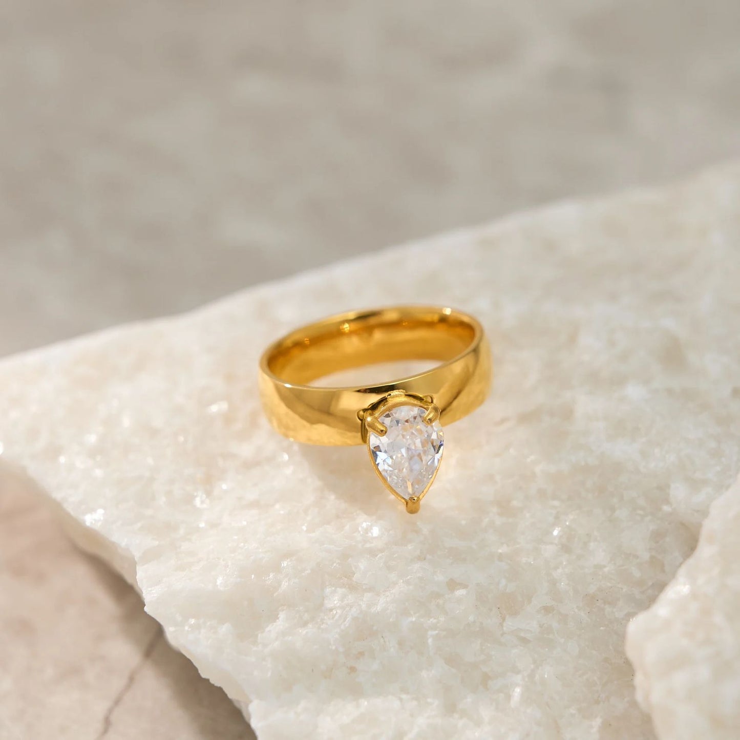 Luxe Domed Solitaire -18K