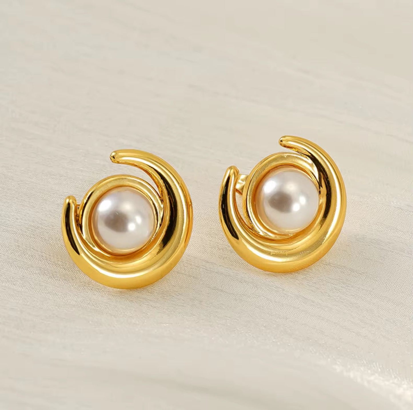 June Pearl Studs -18K