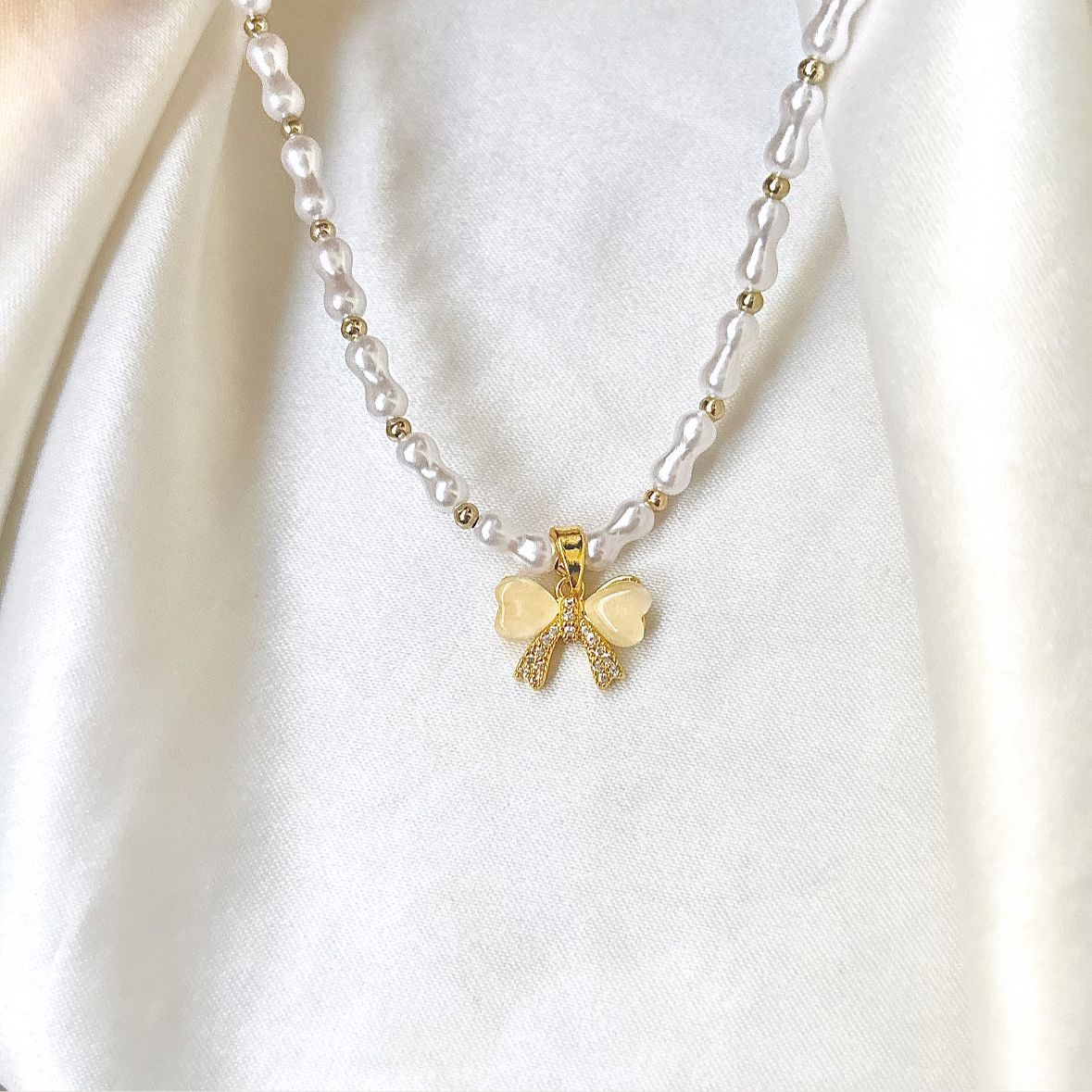 Opal Bow Pearly Necklace