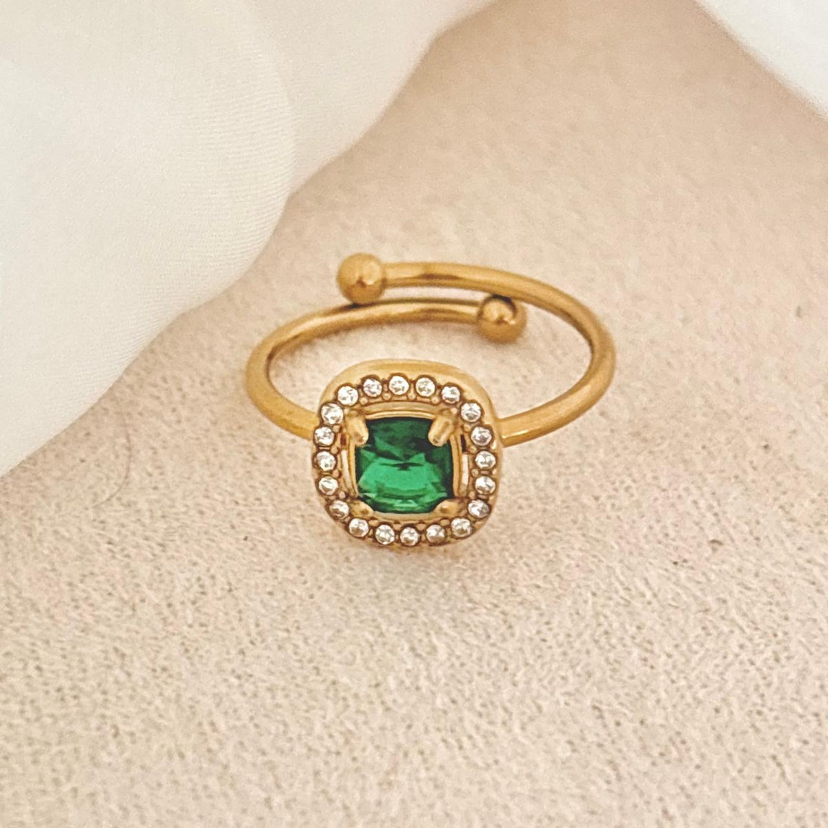 Émeraude Royale Ring