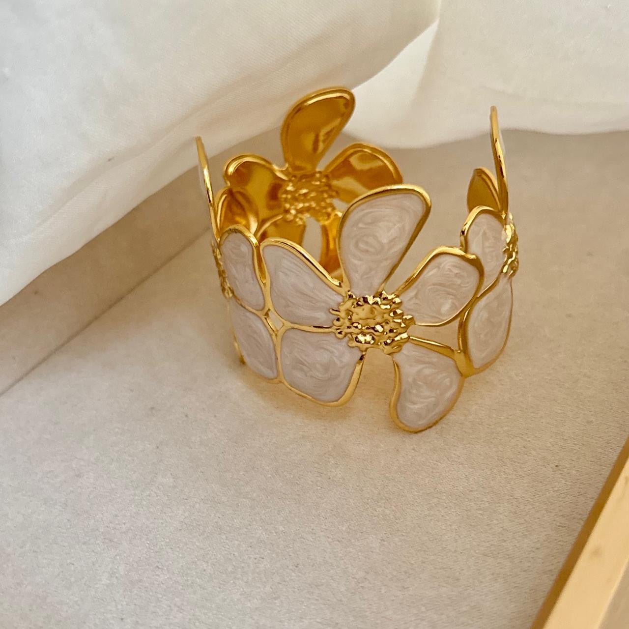 Lily Cuff -Pearly White