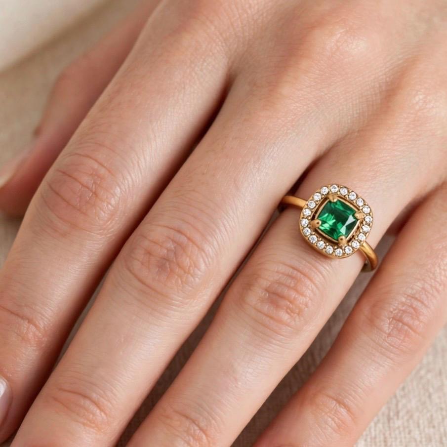 Émeraude Royale Ring