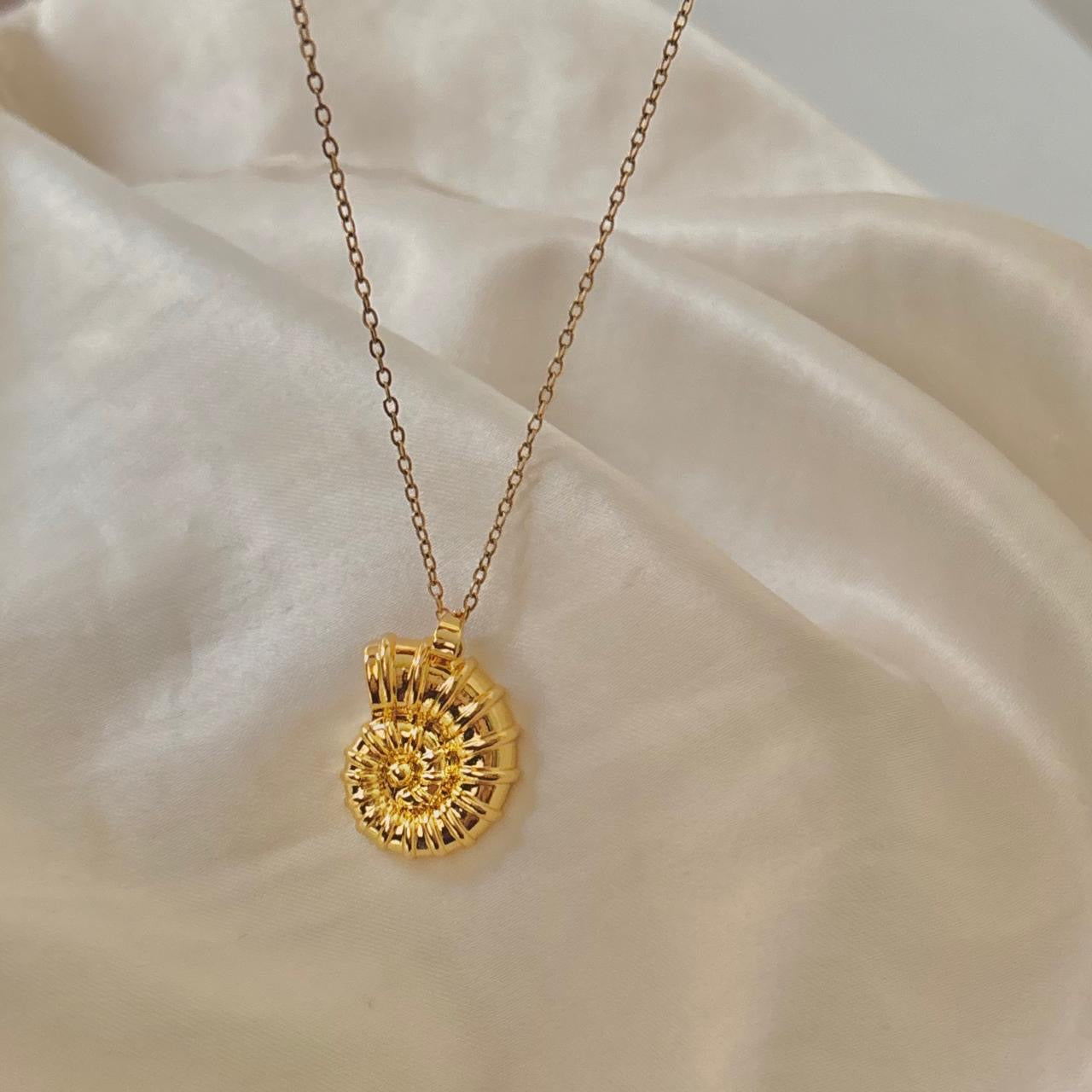 Phi Phi Shell Necklace