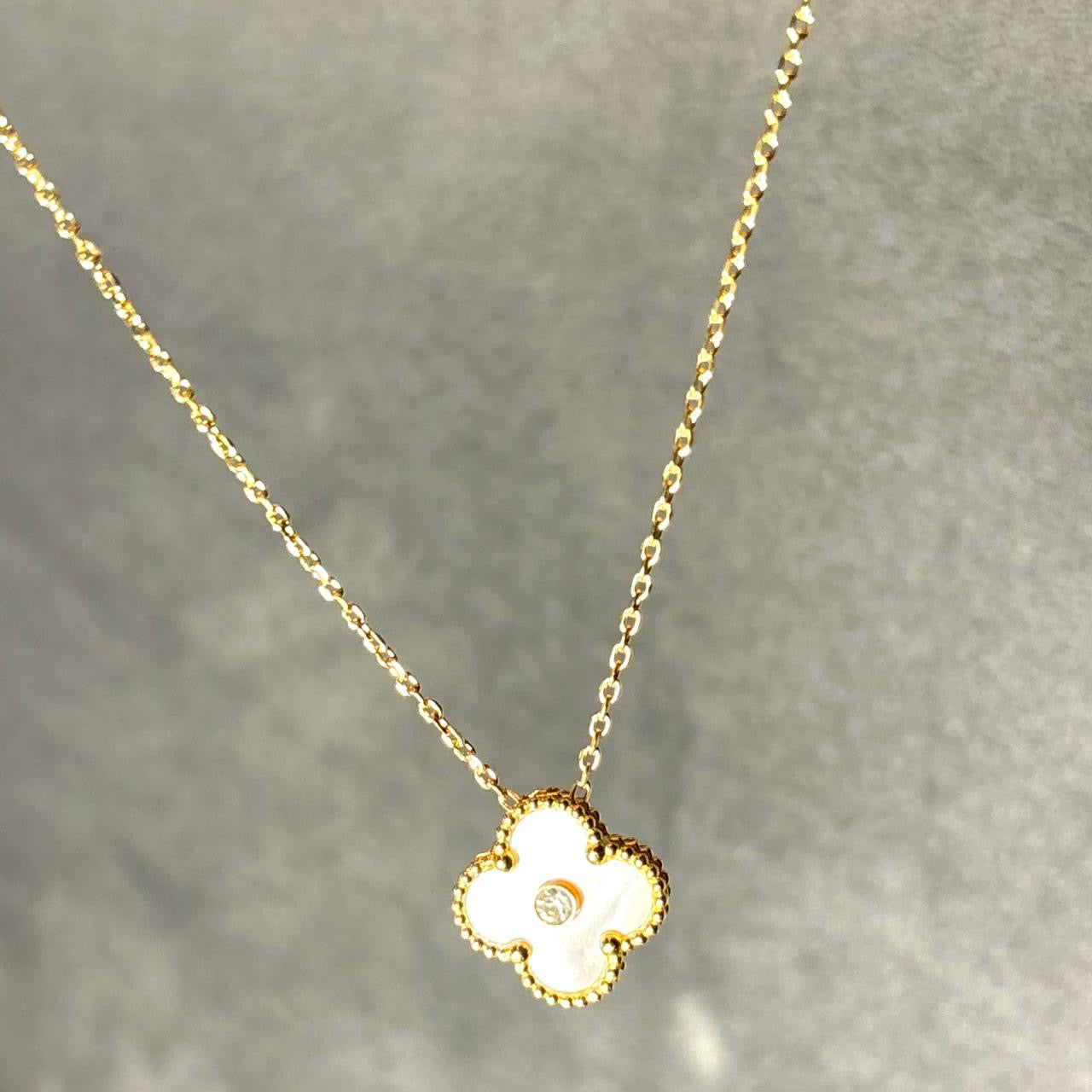 Perlé Queen Clove Necklace -Shell